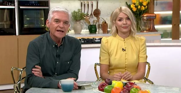 菲利普·斯科菲尔德(Phillip Schofield)在与第五频道(Channel 5)的新剧集签约之前,拒绝了很多电视节目邀请